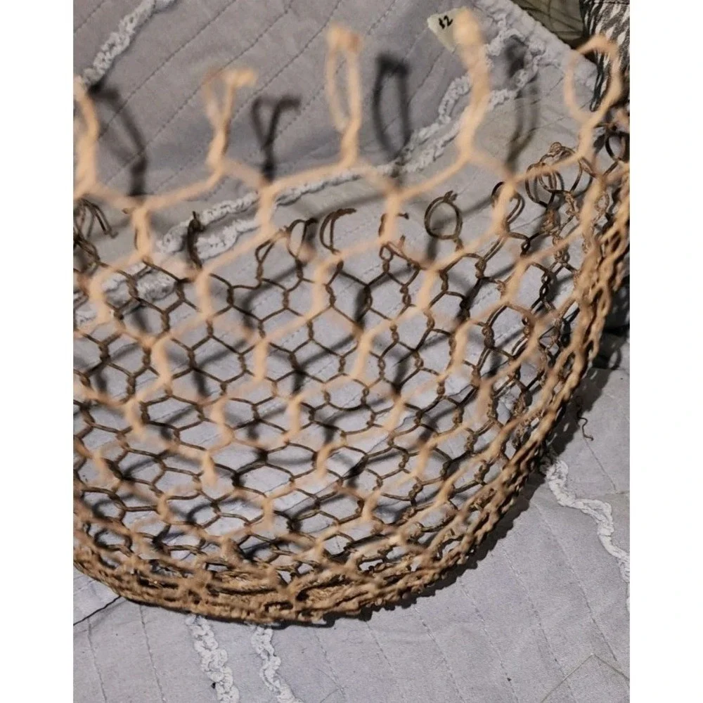Vintage Large Primitive Farmhouse Wire Mesh Egg Fruit Vegetable Basket 14